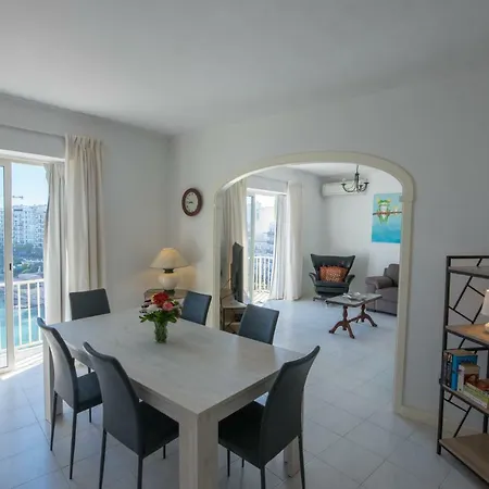 Apartment Tower Road - Bright Seafront 2 Bedroom *