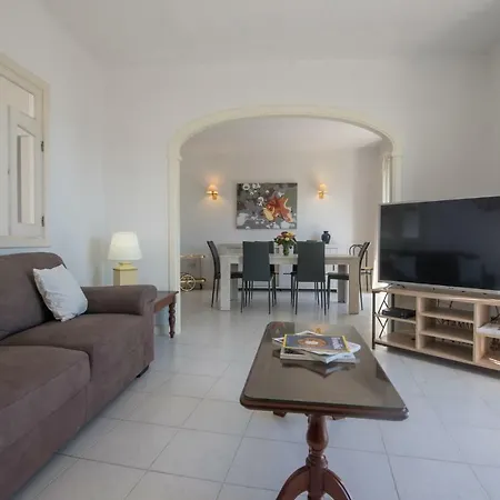 Tower Road - Bright Seafront 2 Bedroom Apartment