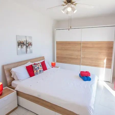 Apartment Tower Road - Bright Seafront 2 Bedroom Sliema