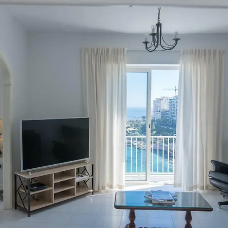 Apartment Tower Road - Bright Seafront 2 Bedroom *