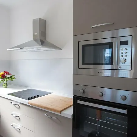 Apartment Tower Road - Bright Seafront 2 Bedroom