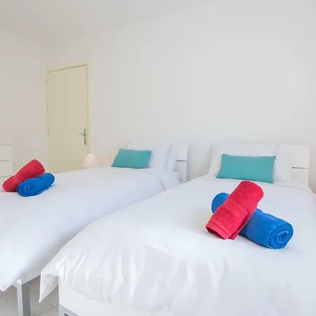 Apartment Tower Road - Bright Seafront 2 Bedroom